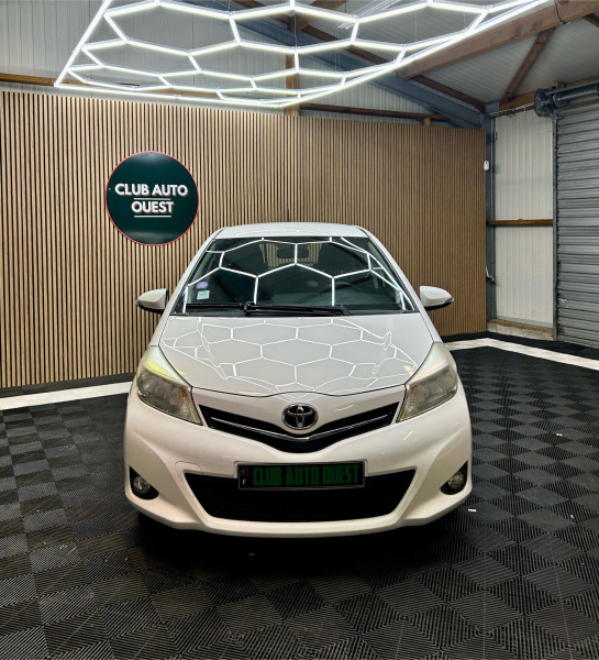 TOYOTA YARIS - Photo 2
