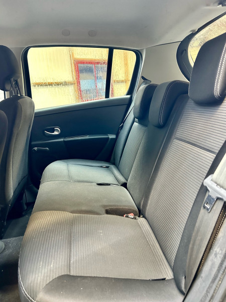 RENAULT CLIO III - Photo 10