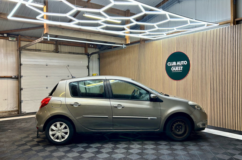 RENAULT CLIO III - Photo 3