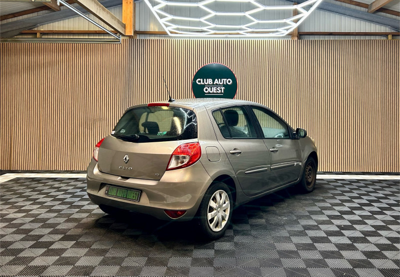 RENAULT CLIO III - Photo 5