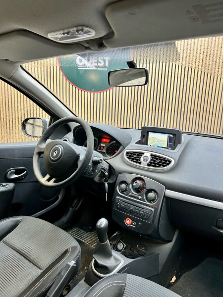 RENAULT CLIO III - Photo 7