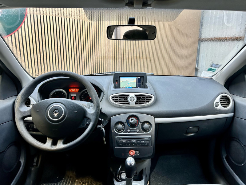 RENAULT CLIO III - Photo 8