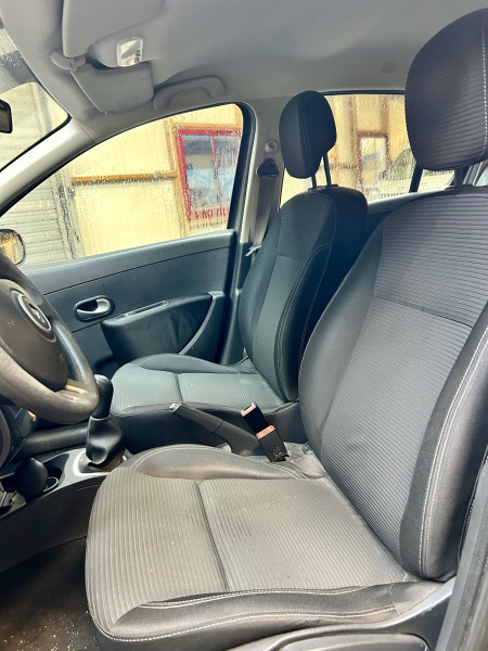 RENAULT CLIO III - Photo 9