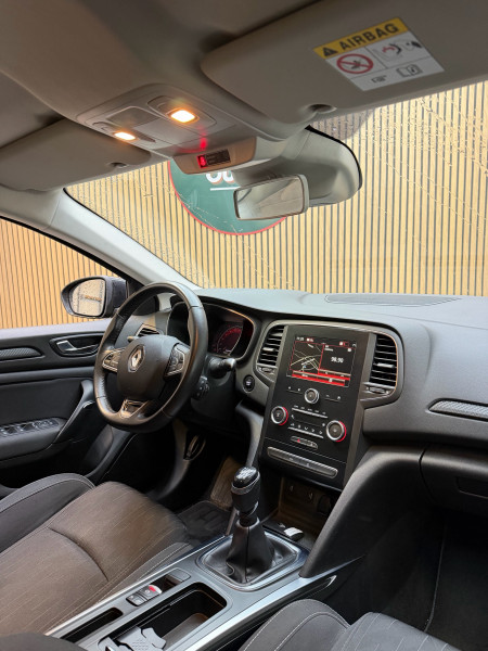 RENAULT MEGANE IV - Photo 7