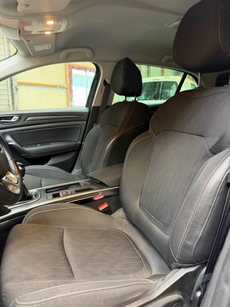 RENAULT MEGANE IV - Photo 9