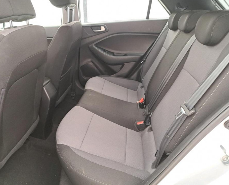 HYUNDAI I20 - Photo 8