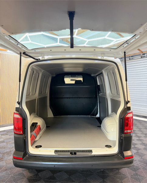 VOLKSWAGEN TRANSPORTER FG - Photo 10