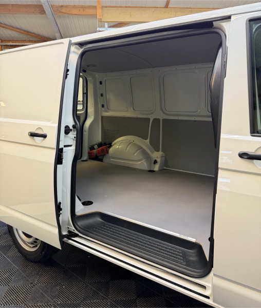 VOLKSWAGEN TRANSPORTER FG - Photo 9