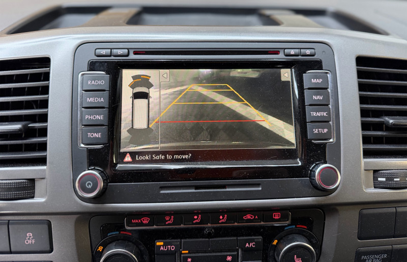 VOLKSWAGEN CALIFORNIA - Photo 11