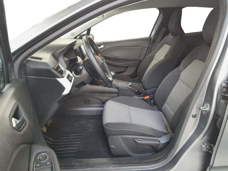 RENAULT CLIO V - Photo 9