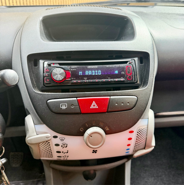 PEUGEOT 107 - Photo 8